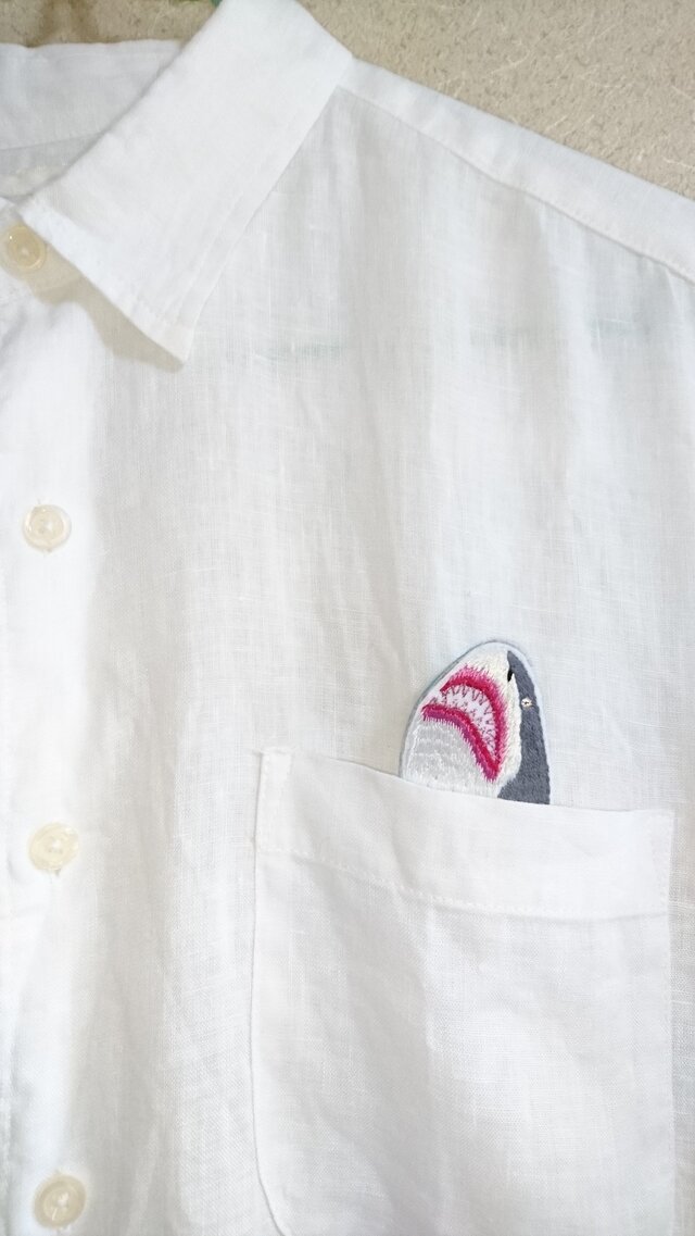 サメの頭だけ*刺繍ブローチの画像1枚目