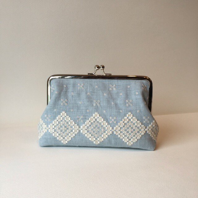 ハーダンガー刺繍 -18㎝がま口ポーチ