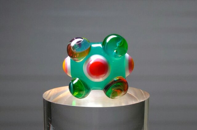 とんぼ玉ポコポコ緑の画像1枚目
