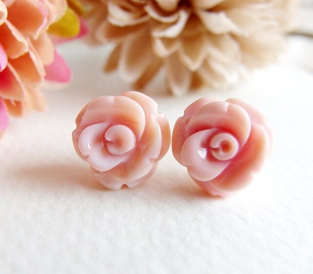 *P24*希少天然石クィーンコンクシェルAAA12mm(薔薇・濃色)☆スタッドピアスの画像1枚目