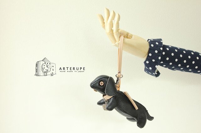 ブラック 子犬キーポーチCucciolo Leather Eyedイタリア製シュリンクレザーの画像1枚目