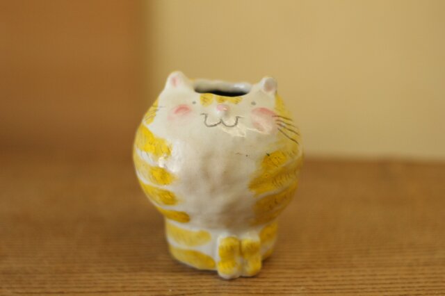 粉引きしましまのねこの花入れ。の画像1枚目