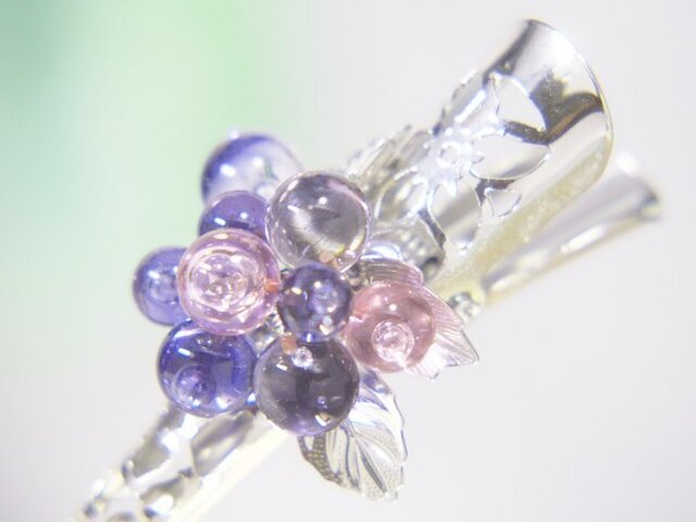 お花のヘアクリップ 小 透明青紫×透明ピンクの画像1枚目