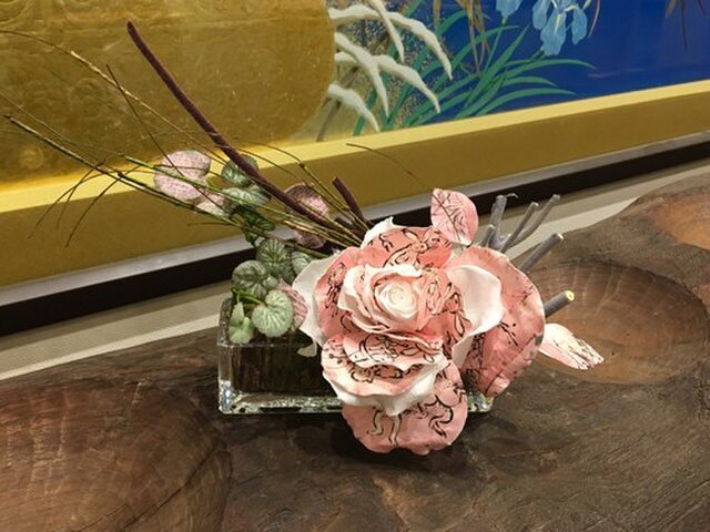 プリザーブド鳥獣戯画薔薇のアレンジメントの画像1枚目