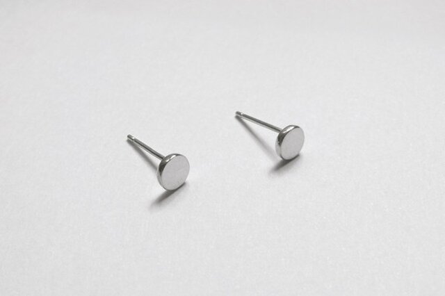 <NOVEC> SILVER DOT EARRINGSの画像1枚目