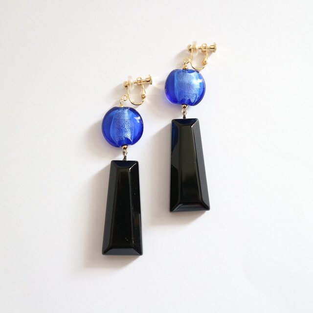 Deep blue eyes earringの画像1枚目