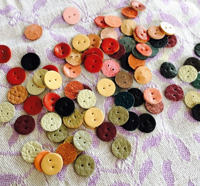 レザーのbuttonとミトン 20こsetの画像1枚目