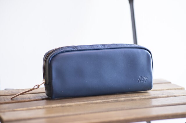 柔らかなポーチ ホースレザー ペンケース ネイビー 化粧ポーチ 紺apo