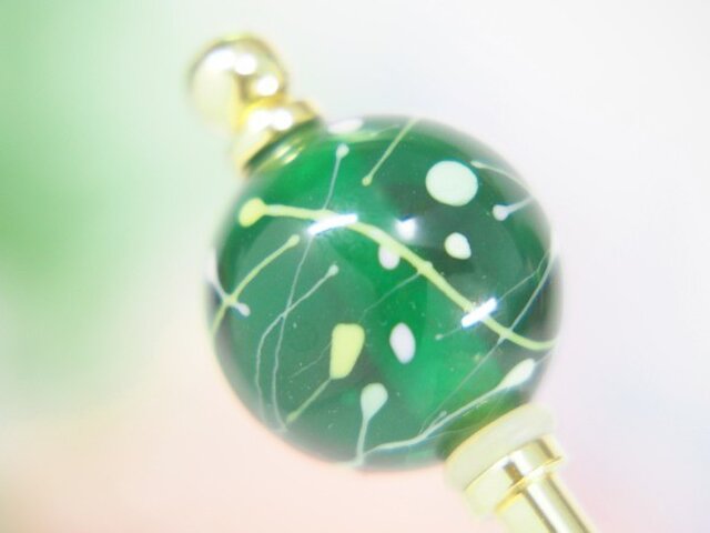 水風船模様とんぼ玉のかんざし 透明緑の画像1枚目