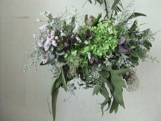 風に揺れるwreath-夏の終わりの画像1枚目