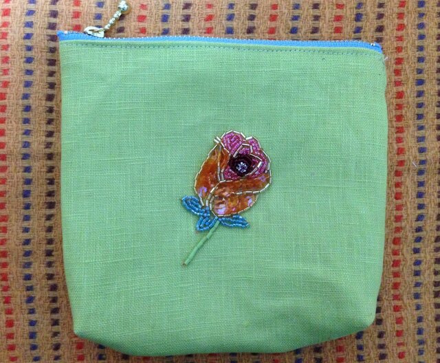 薔薇の刺繍ポーチの画像1枚目