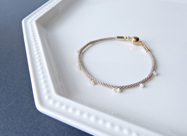 手組み組紐【金剛組:淡水パール】bracelet/beigeの画像1枚目