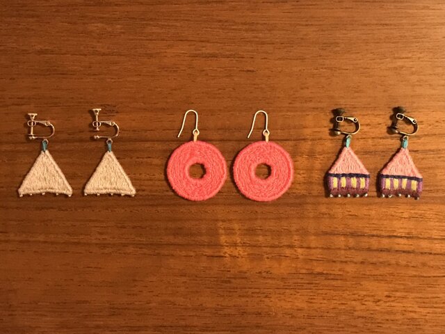 刺繍アクセサリー(ピンク)の画像1枚目