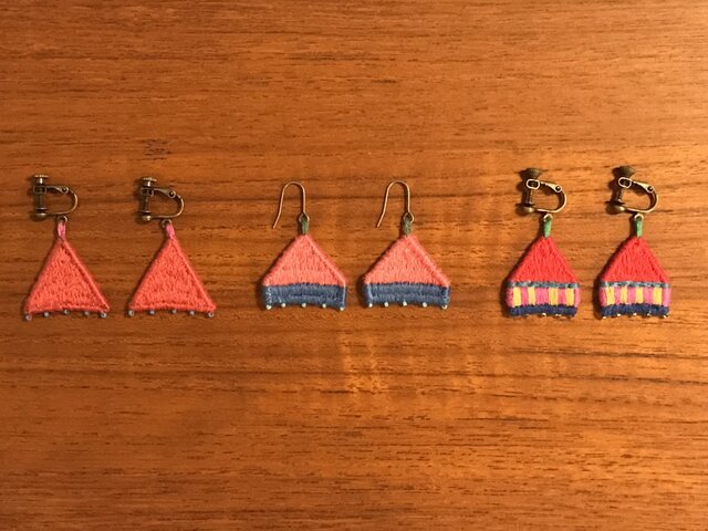 刺繍アクセサリー(赤)の画像1枚目