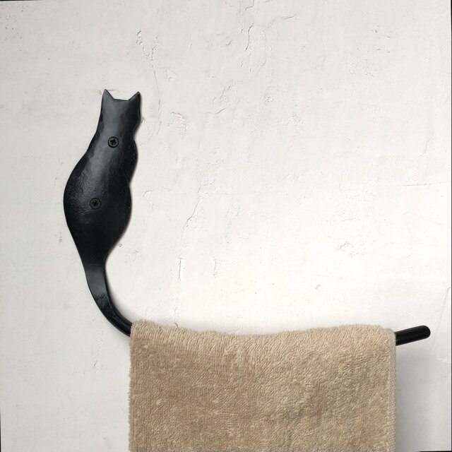 ネコの後ろ姿のタオルハンガー