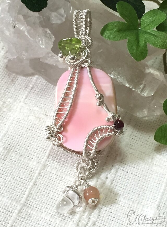 ワイヤーアクセサリー クィーンコンクシェルのペンダントトップの画像1枚目