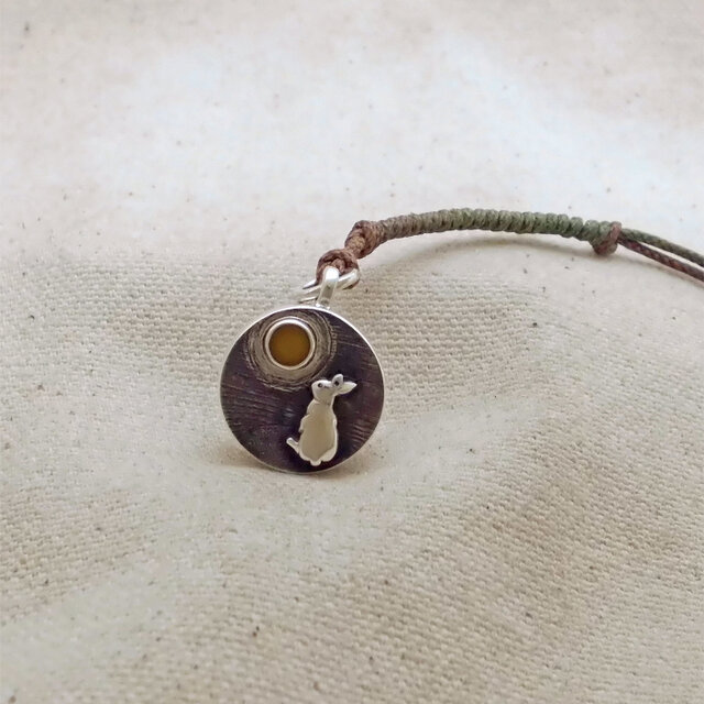 銀製の鈴『月見うさぎ』(シルバー925＋レジン) 縁起物・お守り・魔除け