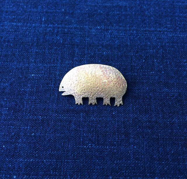 受注制作 クマムシ 真鍮ブローチの画像1枚目