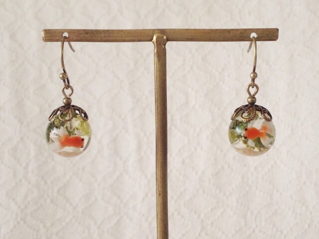 金魚鉢風のピアス(球小)の画像1枚目