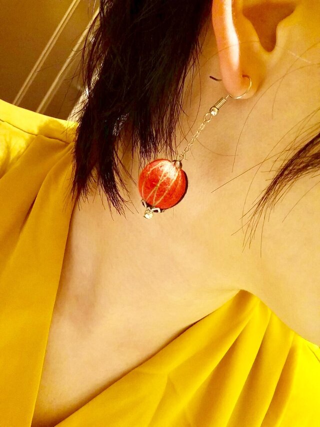 ロックな巻玉ピアス レッド×ブラックの画像1枚目