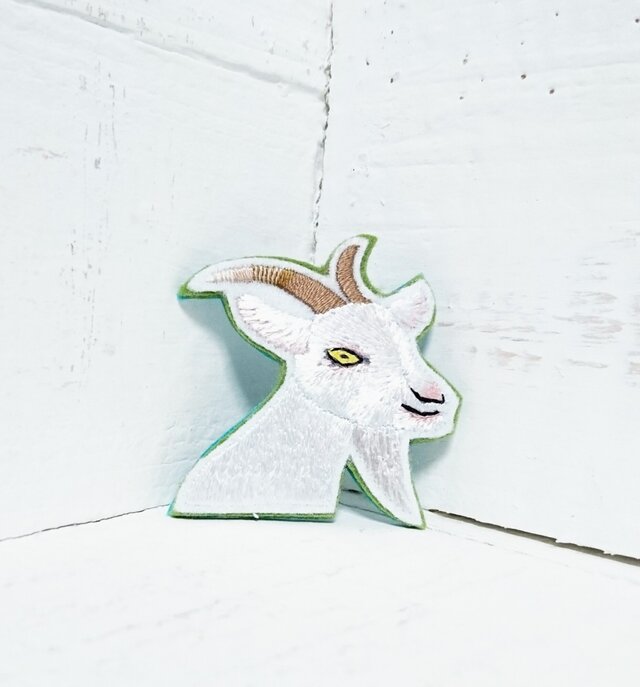 ヤギさん*刺繍ブローチの画像1枚目