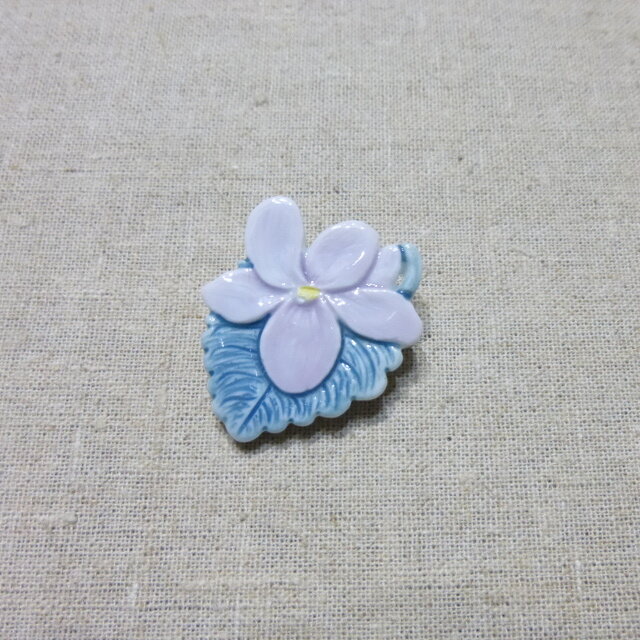 すみれブローチの画像1枚目