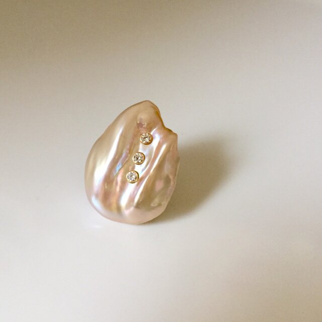 バロックパールのピンバッジの画像1枚目