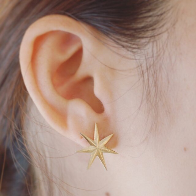 大きい 星 の ピアス 七芒星の画像1枚目