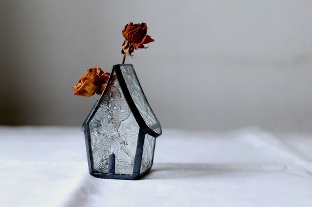 小さな小さなお家の花器の画像1枚目