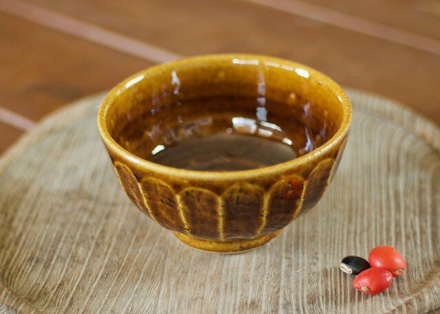 飴釉お茶碗(面)の画像1枚目