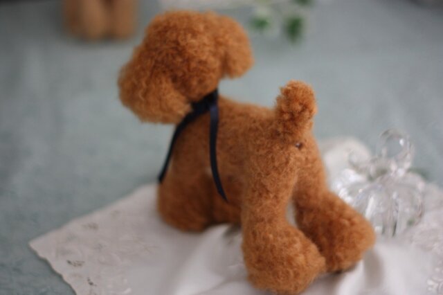 羊毛フェルト お洒落でしょう レッドカラーのトイプードル