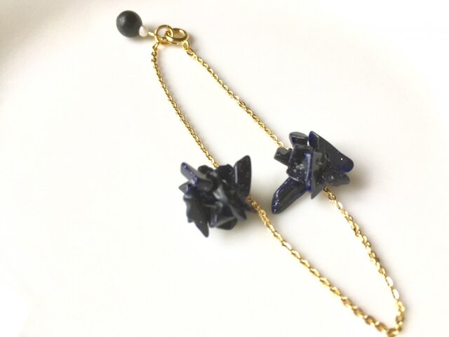 黒薔薇のチェーンブレスレットの画像1枚目