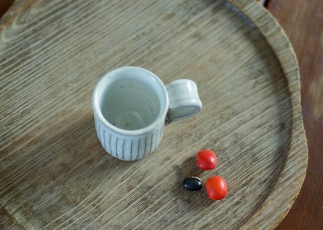 白い陶器のエスプレッソカップ（鎬） | iichi 日々の暮らしを心地よく