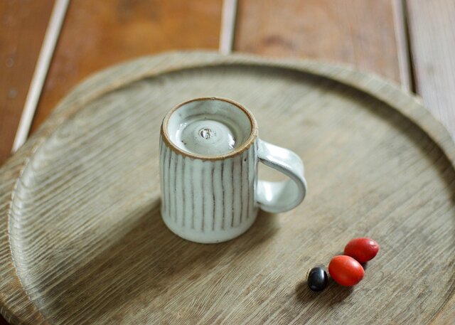 白い陶器のエスプレッソカップ（鎬） | iichi 日々の暮らしを心地よく