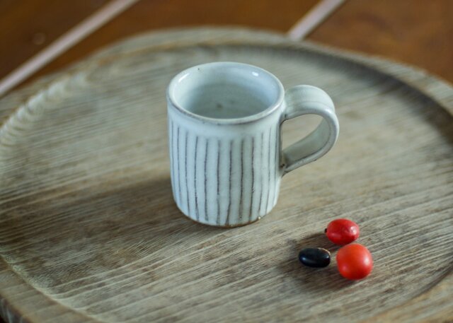 白い陶器のエスプレッソカップ（鎬） | iichi - ハンドメイド・アンティーク・食品・ギフト・手作り