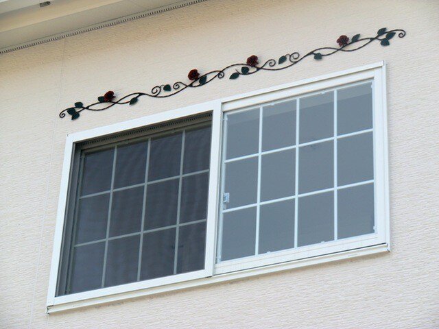 送料無料☆国産☆アイアン 薔薇の壁飾り Ｗ180ｃｍ 鉄製 窓飾り ローズ 