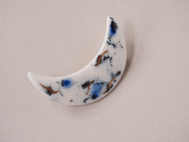 磁器 ブローチ feeling blue moon 1の画像1枚目