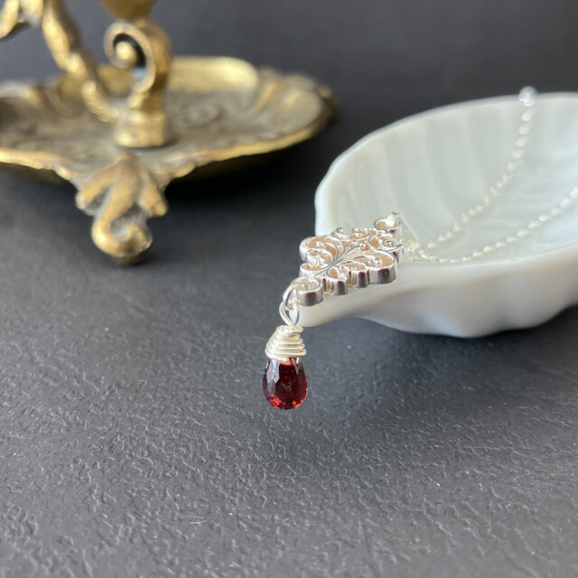 classics - garnet silver necklace