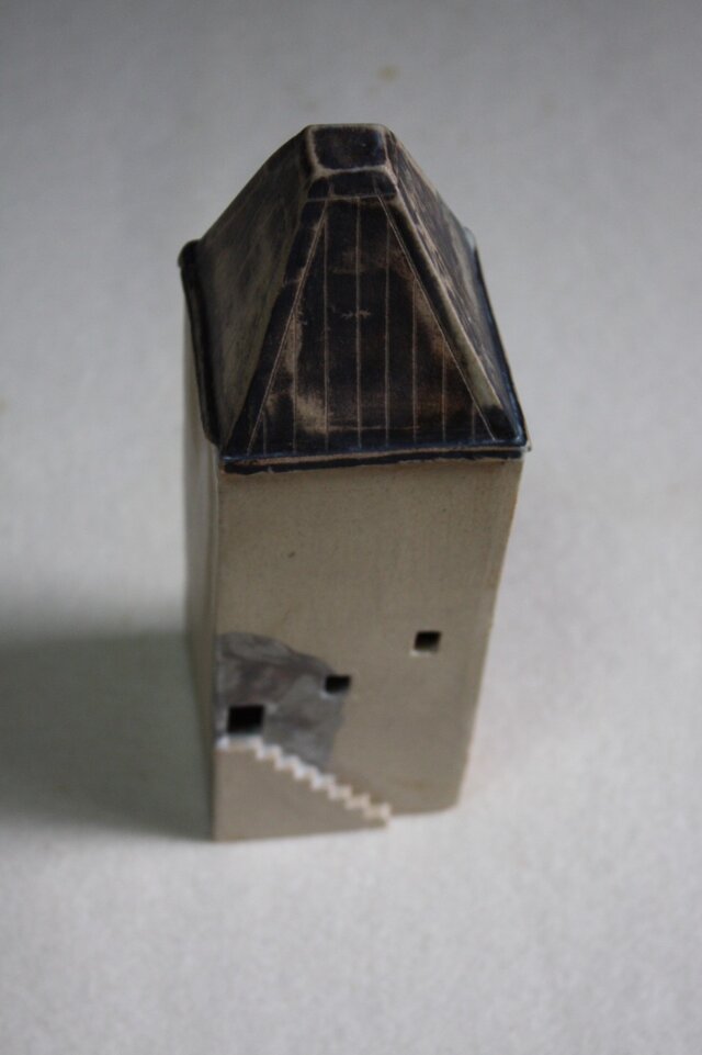 外階段のある建物の画像1枚目
