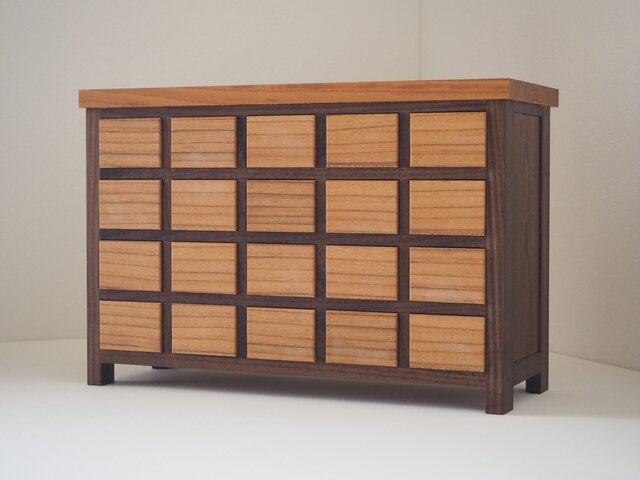 薬箪笥 | iichi 日々の暮らしを心地よくするハンドメイドや