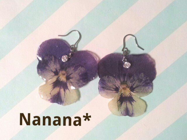 Flower むらさきパンジーのピアス Iichi ハンドメイド クラフト作品 手仕事品の通販