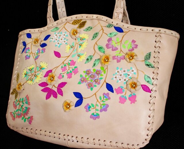 ビジューなフラワー柄のヌメ革と蛇革ショルダーバッグ | iichi 日々の