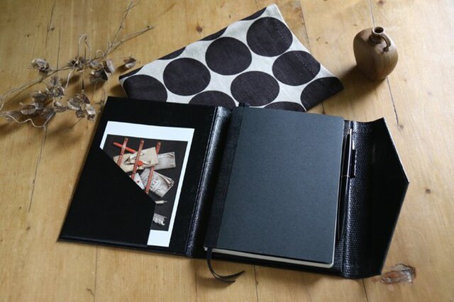 B6サイズノートカバー黒水玉 ノート 布ケース付 Iichi ハンドメイド クラフト作品 手仕事品の通販