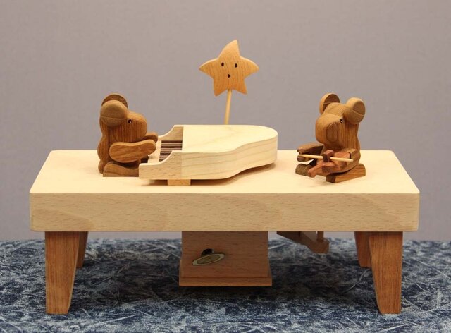 二匹のクマのからくりオルゴールの画像1枚目