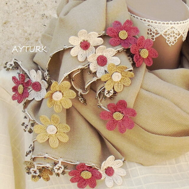 レースの花付き パシュミナストール「デイジー／2辺」カフェオレ