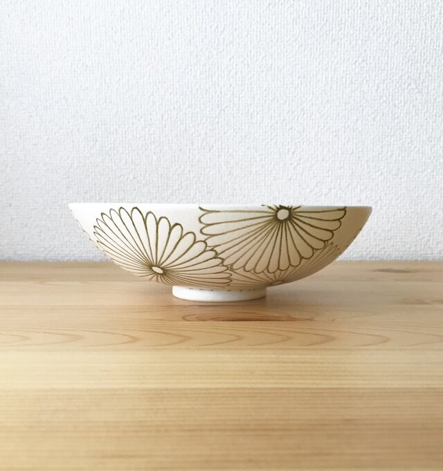 菊花文 浅鉢の画像1枚目