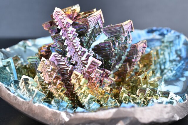 特大ビスマス結晶(コエポン) 楽天市場】ビスマス結晶 3個セット 研究用標本 金属鉱物(80-100g