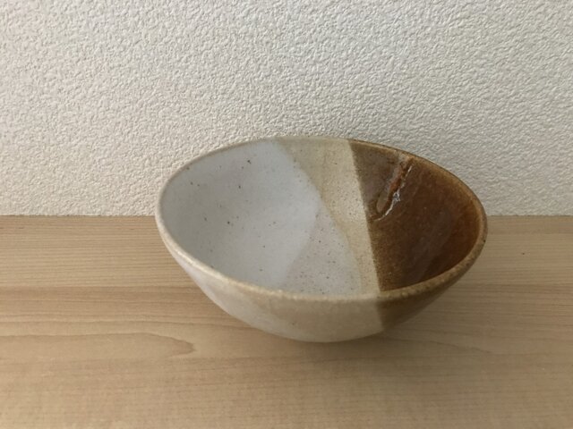飴釉と唐津釉の小鉢の画像1枚目