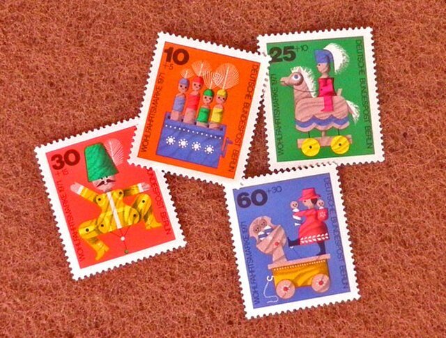 3762 外国切手 ドイツ 1981年 天文学器具 4種完+重複2枚 未使用 3762