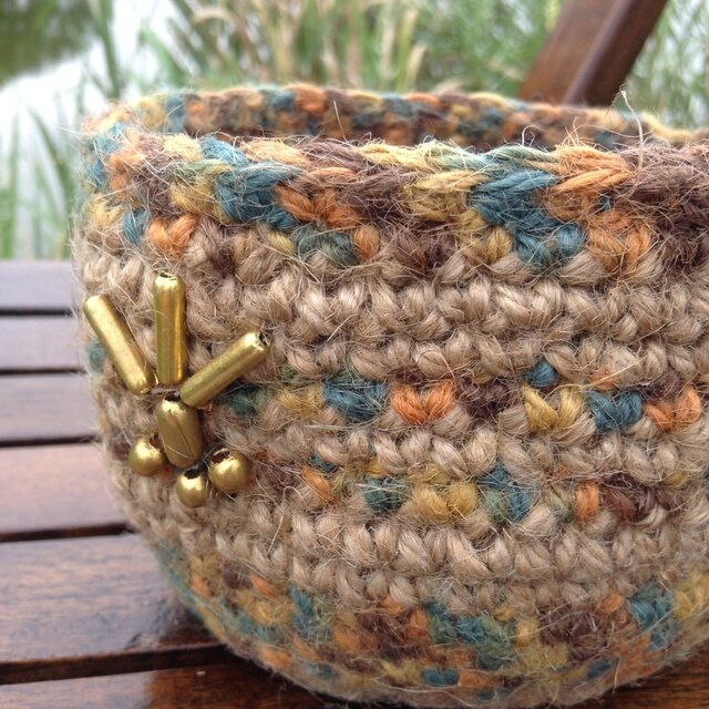 エキゾチックな麻カゴの小物入れ